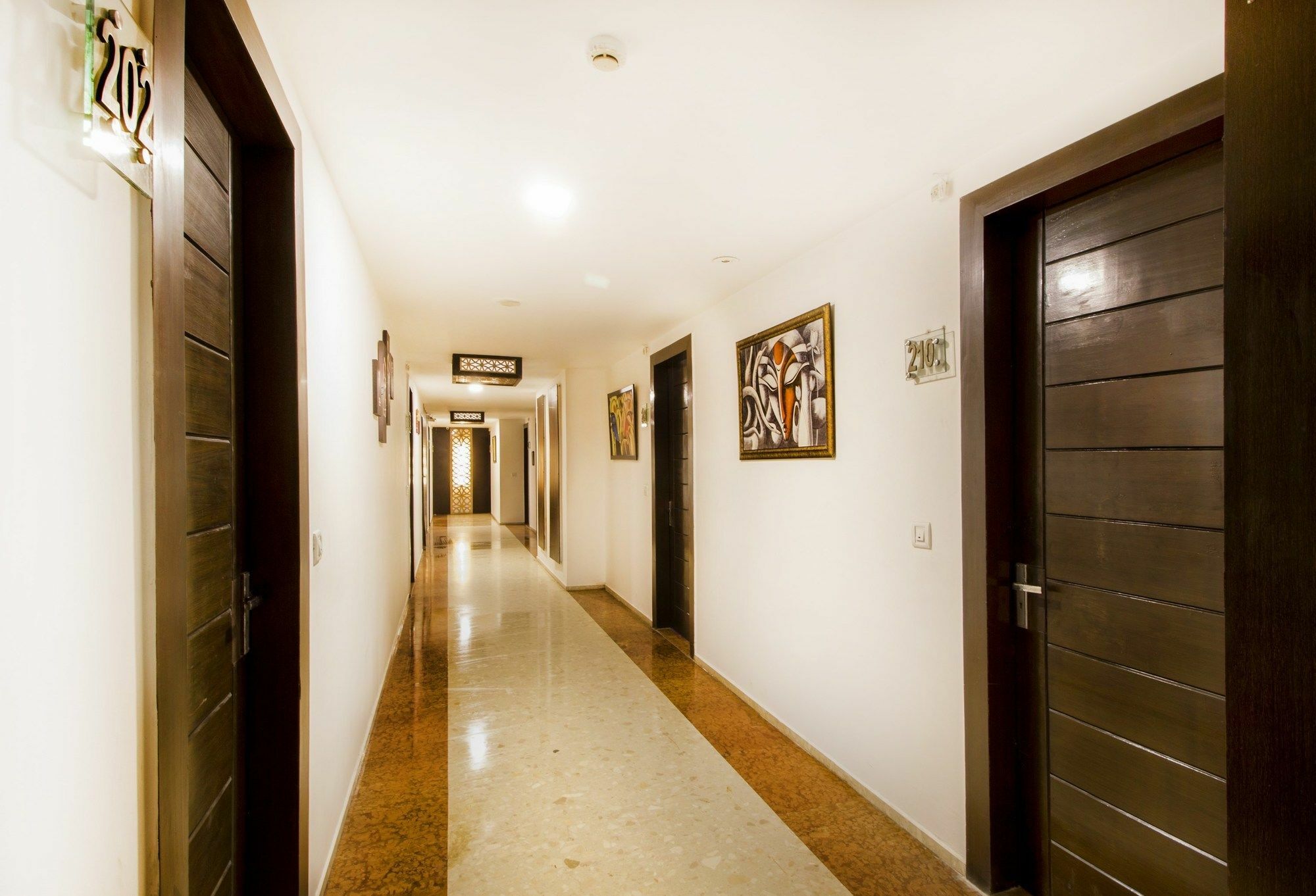 แฟบโฮเต็ล ไวท์โคลฟ Hotel นิวเดลี ภายนอก รูปภาพ